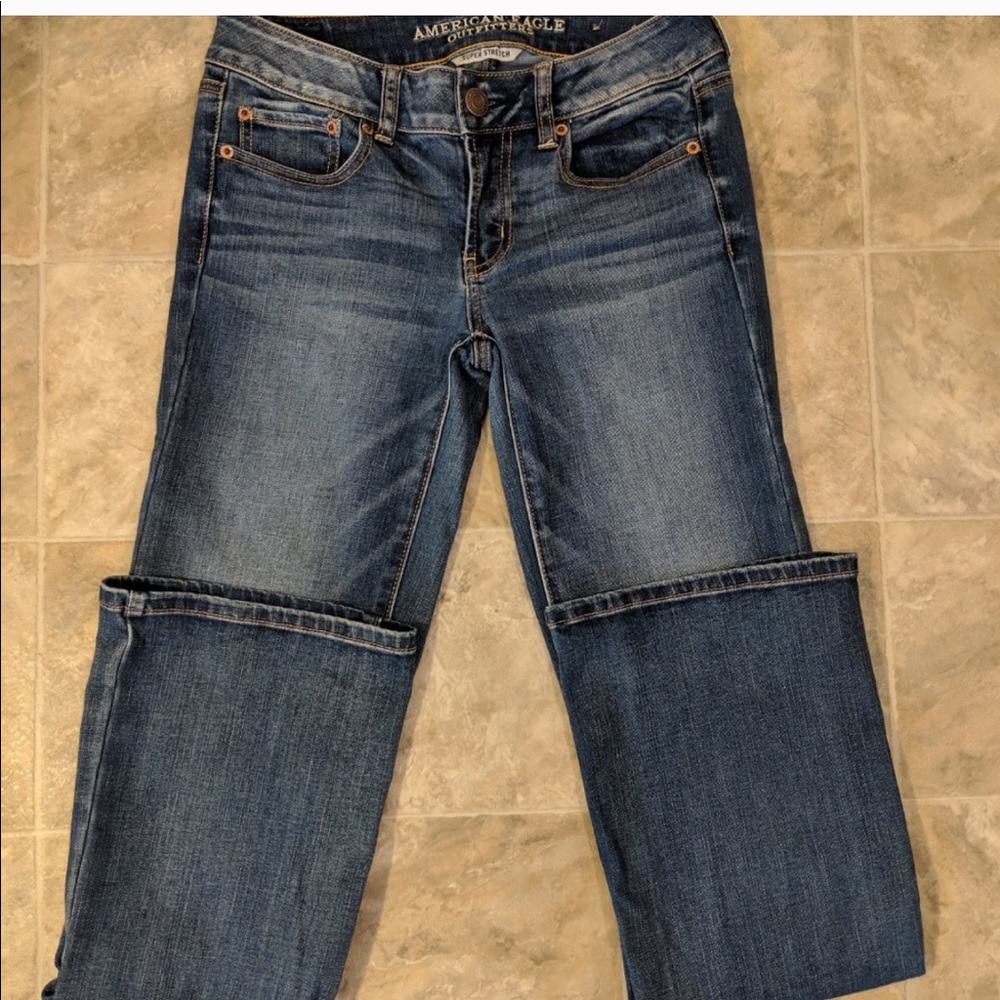 American eagle size 2 boy friend jeans.